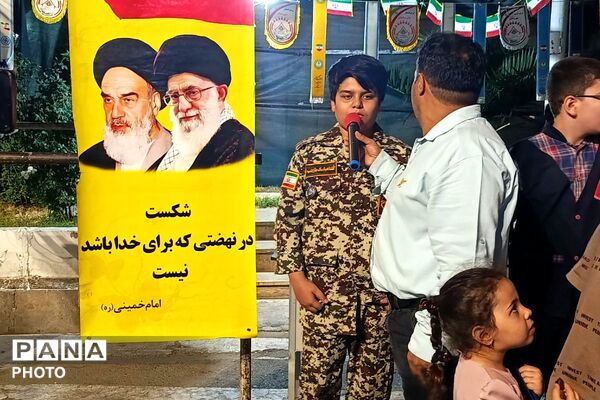 اجتماع پرشور دانش‌آموزان دبستان پسرانه مرصاد۱ در غرفه شهدای دانش آموز ورامین 