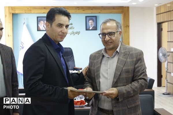 تجلیل فرماندار فیروزکوه از کارکنان حراست 