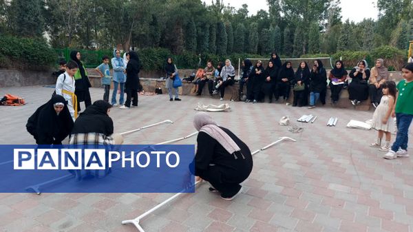 آموزش میدانی چادر زنی و حمل مصدوم برای شهروندان در پارک صادقیه مشهد  