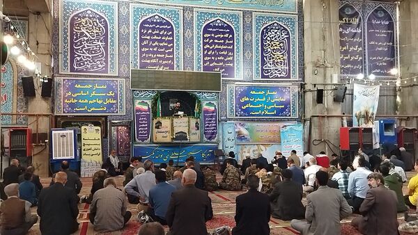 برگزاری نماز جمعه در آغاز هفته بسیج دانش آموزی با حضور دانش آموزان بسیجی نیشابور