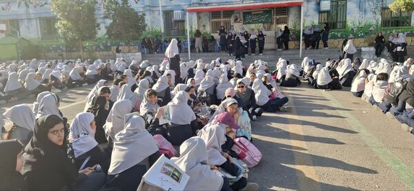 جشن روز معلم در دبستان نیایش ۲