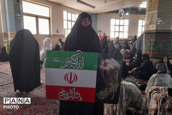 برپایی مراسم ختم برای شهادت رهبر شهید در مصلی شهرقدس 