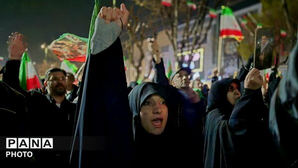 حماسه پرشور مردم فردیس، از ادای احترام به مقام شامخ شهیدان تا محکومیت جنایات استکبار جهانی