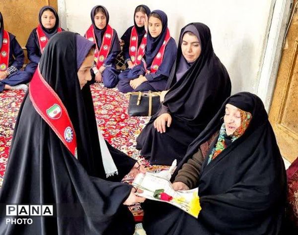 دیدار دانش آموزان پیشتاز با خانواده شهید شهامتی