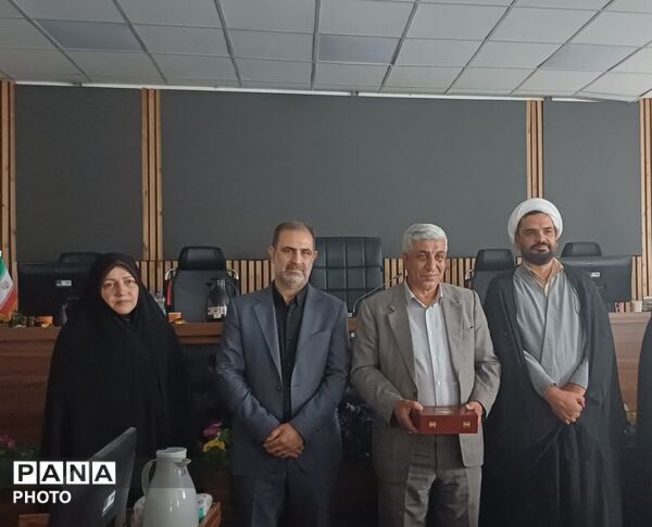 تجلیل از برگزیدگان رویدادهای قرآنی و فرهنگی منطقه ۱۶ تهران