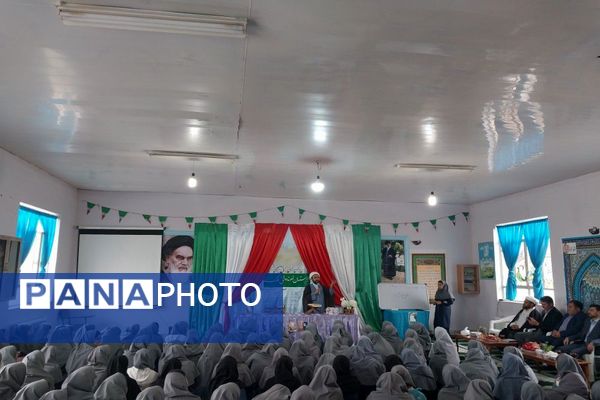 برگزاری جشن دهه کرامت و روز دختر در مدرسه نمونه دولتی فدک