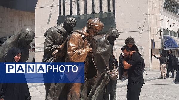 جاماندگان اربعین حسینی در مسیر حرم مطهر امام مهربانی
