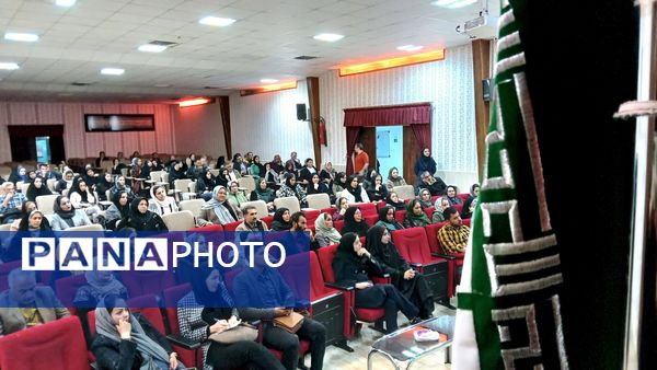 کارگاه آموزشی ویژه والدین با محوریت ارتباط موثر با نوجوانان در نیشابور