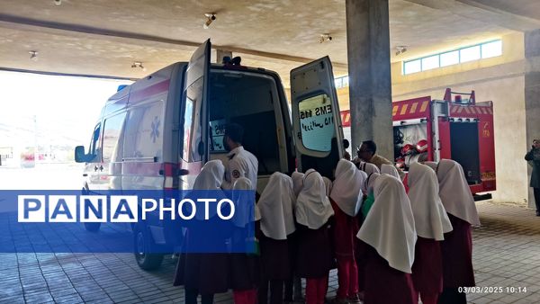 بازدید علمی از ایستگاه آتش‌‌نشانی فین