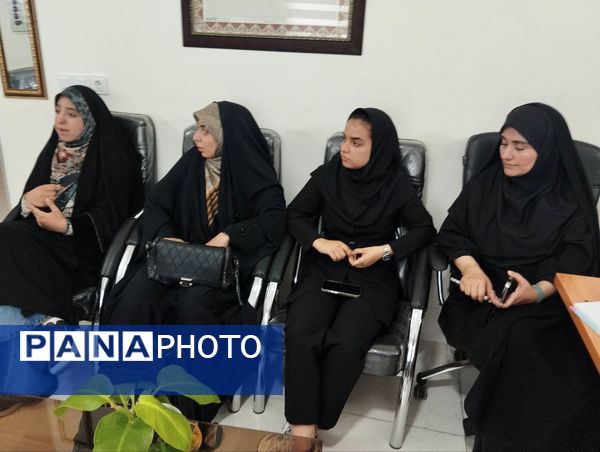 نشست صمیمانه معاون پرورشی و تربیت‌بدنی ناحیه 7 با سردبیر خبرنگاران خبرگزاری پانا 