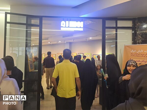 نمایشگاه آثار هنری اعضای کانون پرورش فکری کودکان و نوجوانان قم در مجموعه کتاب سرو