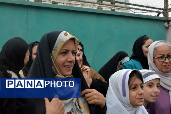 برگزاری مسابقات ورزشی ویژه اولیای دانش‌آموزان دبستانی در ناحیه ۲ بهارستان