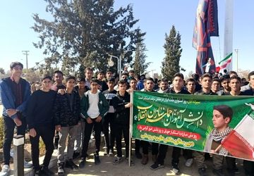 ۱۳ آبان روز استکبار جهانی یاد آور ایستادگی جوانان و دانش آموزان باایمان 