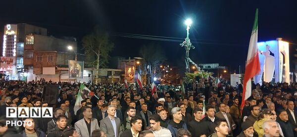 حضور شبانه مردم شهرستان کوهدشت در میدان امام خمینی (ره)