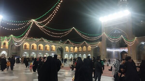 حرم مطهر امام رضا (ع) در شب مبعث رسول خدا
