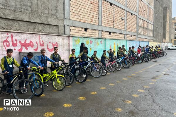 کلاس متفاوت با حضور حافظان نظم و امنیت در مدارس بهارستان