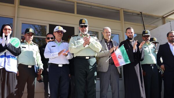 حضور فرمانده انتظامی تهران بزرگ در مراسم بازگشایی مدارس منطقه ۶؛ بازدید از دبستان تقوا پیشگان
