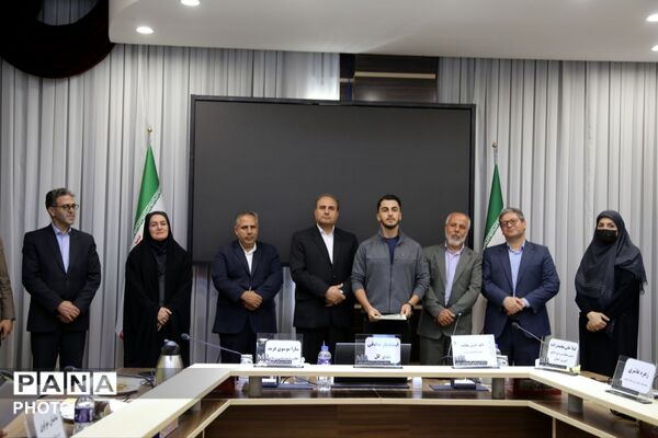 تجلیل از دانش‌آموزان ورزشکار و قهرمان آذربایجان شرقی