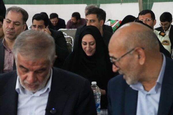 ثبت اثر انگشت هزار دانش‌آموز یزدی پای پرچم ایران