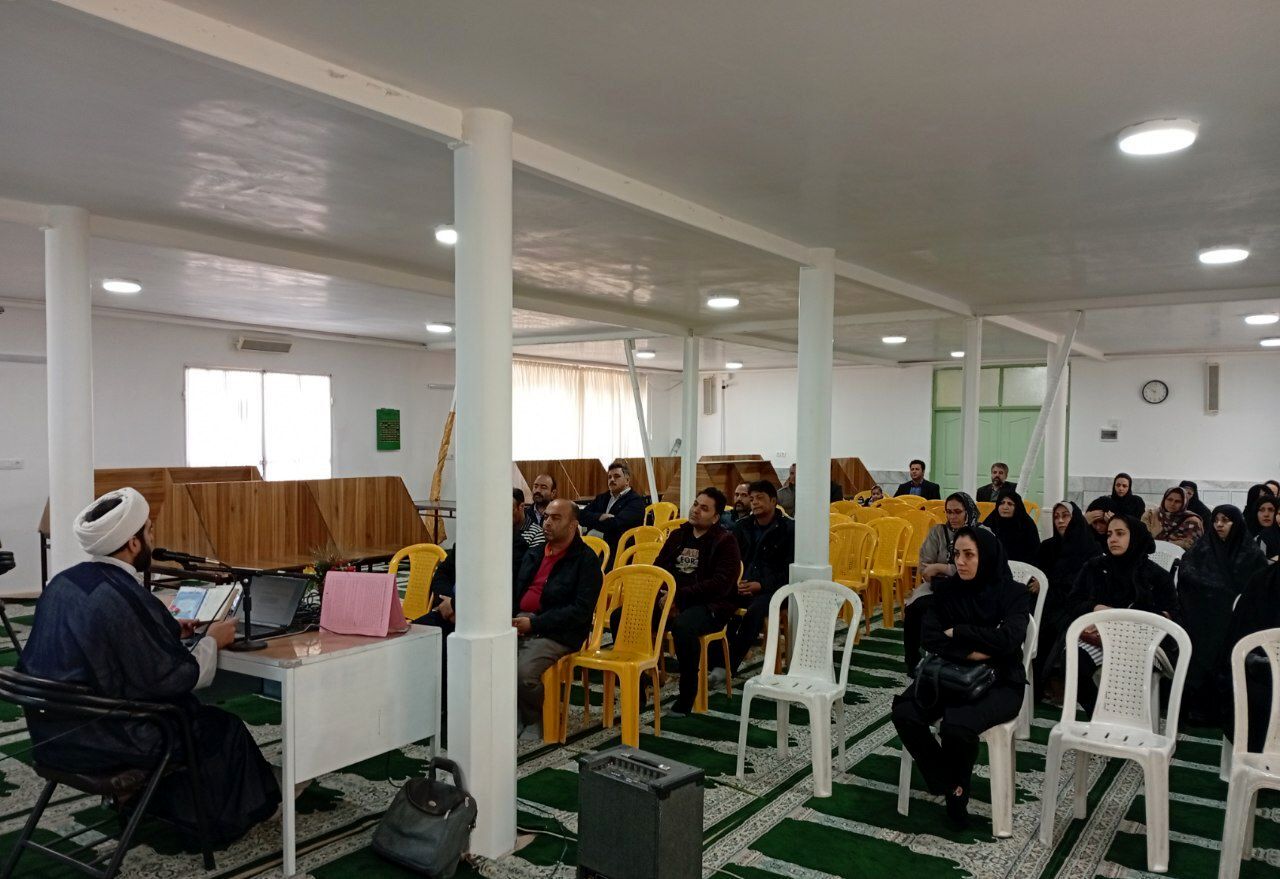 جلسه هدایت تحصیلی پایه نهمی دبیرستان میثاق ویژه والدین 