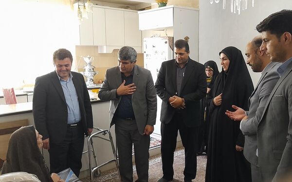 تجدید میثاق سرپرست آموزش وپرورش منطقه پردیس با شهدای گمنام