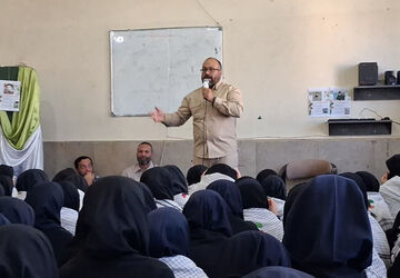 پلاک ۳۱۳ در دبیرستان معارف صدرا ناحیه ۴ شیراز 