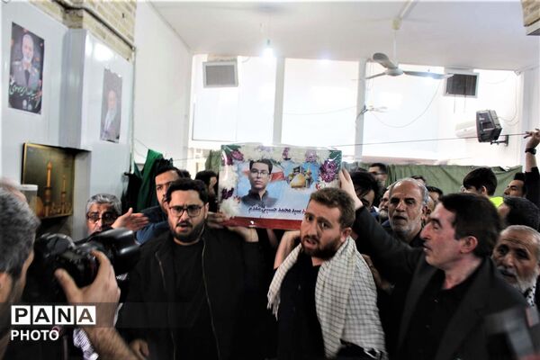 آیین تشییع پیکر دانش‌آموز شهید «سید محمد حسینی مقدم»
