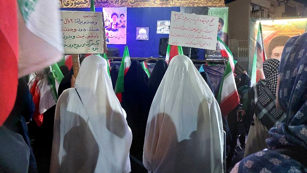 حضور گسترده مردم در تجمعات شبانه عید قربان در میدان جمهوری اسلامی 