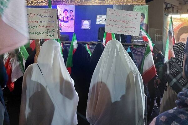 حضور گسترده مردم در تجمعات شبانه عید قربان در میدان جمهوری اسلامی 