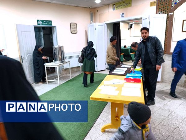 تقدیر از برترین های مدرسه نمونه آیت‌الله خامنه‌ای 