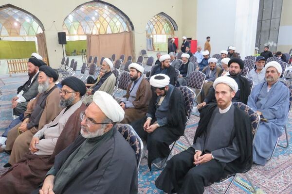  پیشوا در شب وداع؛ عالمان دینی و مسئولان با امام خویش پیمان دوباره بستند