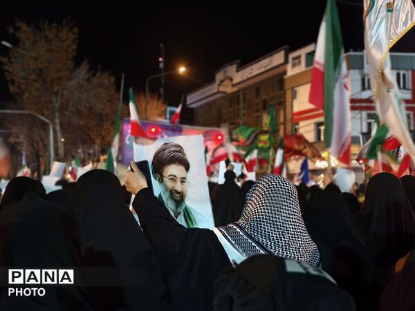 حضور حماسه آفرین مردم شهرستان قروه برای دفاع از وطن و بیعت با رهبر انقلاب
