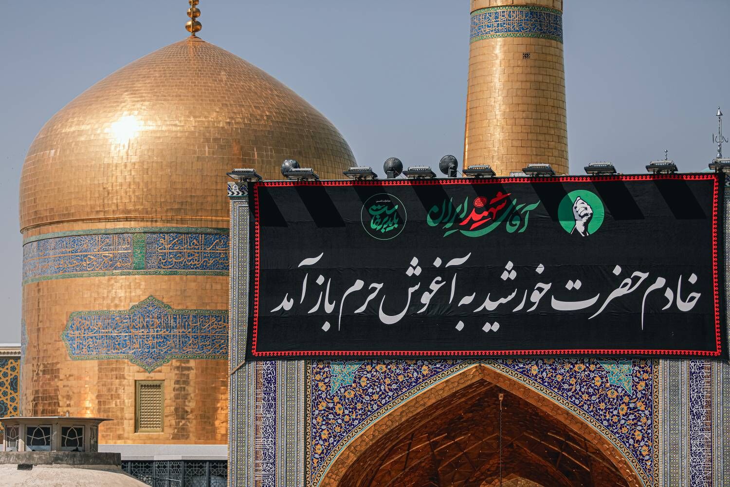 آماده‌سازی حرم مطهر رضوی در آستانه تشییع رهبر شهید انقلاب