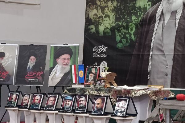 وداع دانش‌آموزان کرمانشاهی با رهبر شهید امت