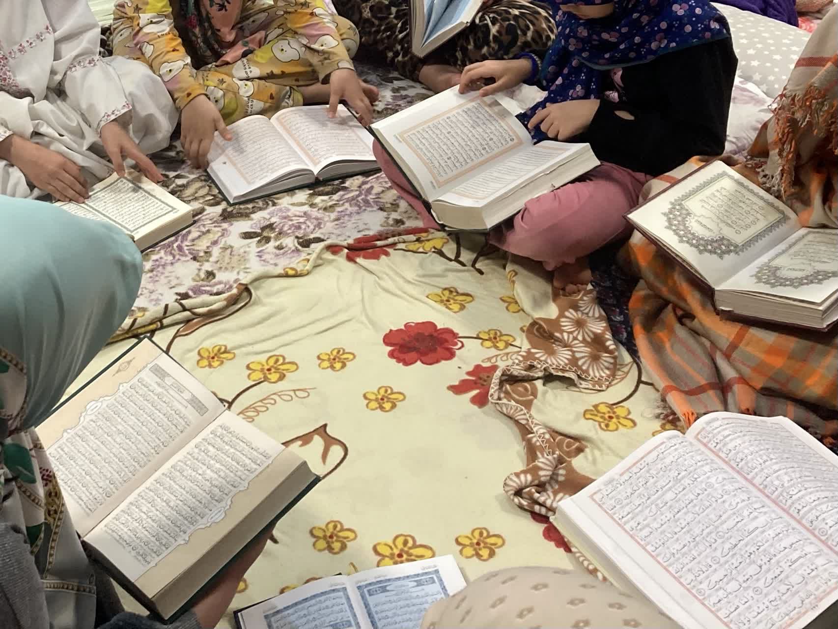 محفل قرائت قرآن نوجوانان در روز دوم اعتکاف 