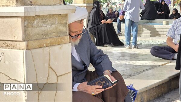اصفهان غروب عرفه را با عطر دعا نفس کشید
