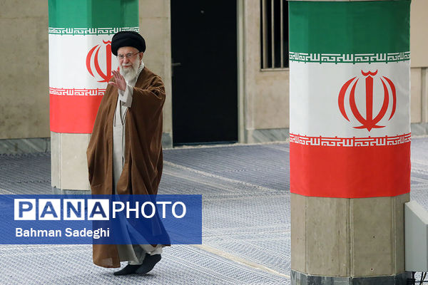 حضور رهبر معظم انقلاب در رای گیری مرحله‌ دوم انتخابات مجلس
