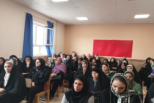 جلسه انجمن و اولیا در دبیرستان فاطمه آهنچی مشهد