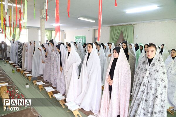 آیین استانی نواختن زنگ نماز در دبیرستان دخترانه آسیه ناحیه یک اردبیل