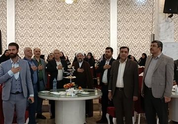 آیین تجلیل از معلمان نمونه و فرهنگیان بازایستاده شهرستان قرچک