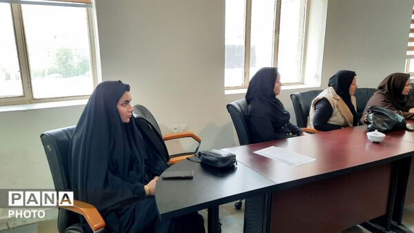 جلسه پیگیری و بررسی فعالیت های سازمان دانش آموزی با محوریت قرارگاه (نوجوان مبارز)