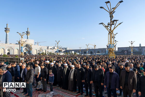 اقامه نماز عید فطر در حرم مطهر رضوی-۱
