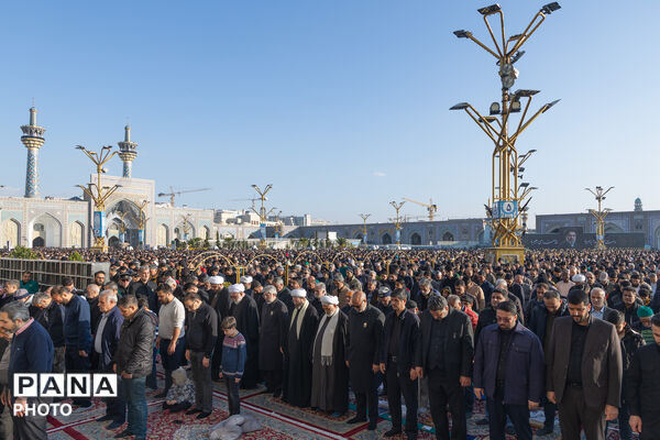 اقامه نماز عید فطر در حرم مطهر رضوی-۱
