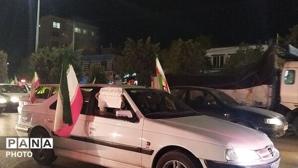پرچم های ایران بر فراز بلوار فضل نیشابور قرار گرفت 