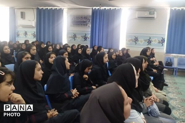 جشن جوانه‌ها در دبیرستان هیئت‌امنایی فرشتگان شیراز