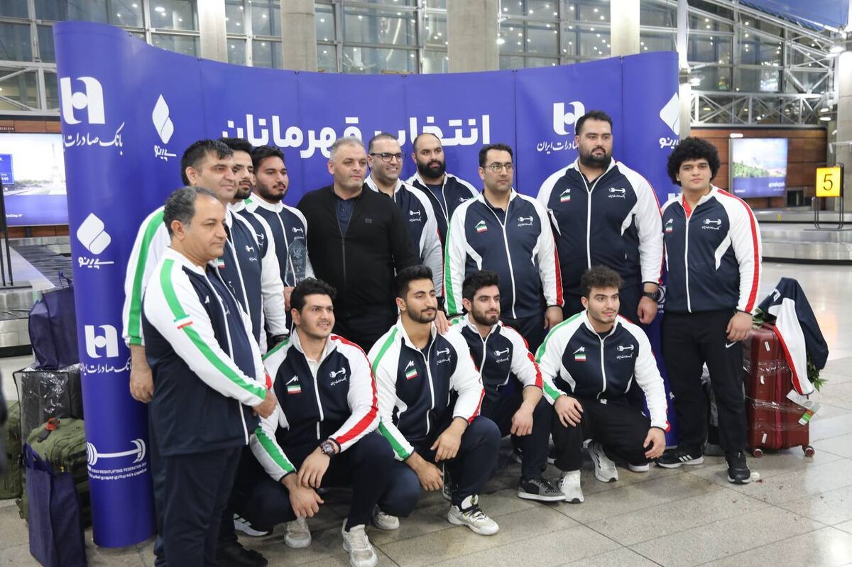 بازگشت تیم ملی وزنه‌برداری با جام قهرمانی‌