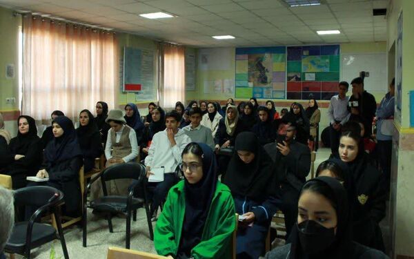 جشنواره «برگی از دانش» در دبیرستان نمونه دولتی کاشانی‌پور فردیس