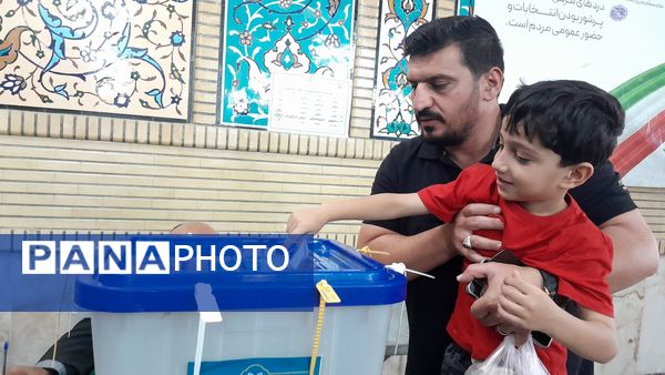 حضور پرشور مردم‌کرج پای‌صندوق‌های رای‌گیری  