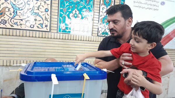 حضور پرشور مردم‌کرج پای‌صندوق‌های رای‌گیری  