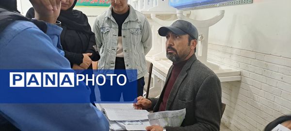  دیدار والدین با معلمان در دبیرستان ابوذر غفاری نیشابور